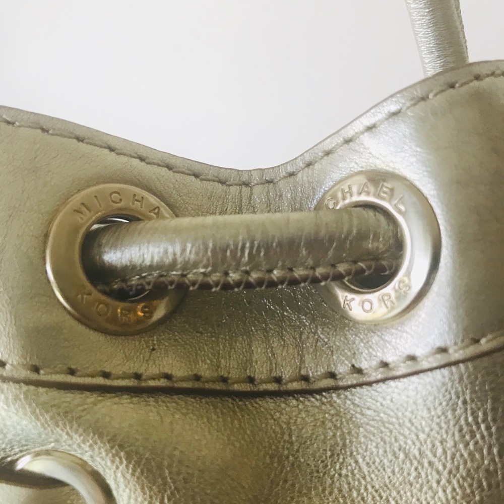 Michael Kors bag. - Picture 5 of 8